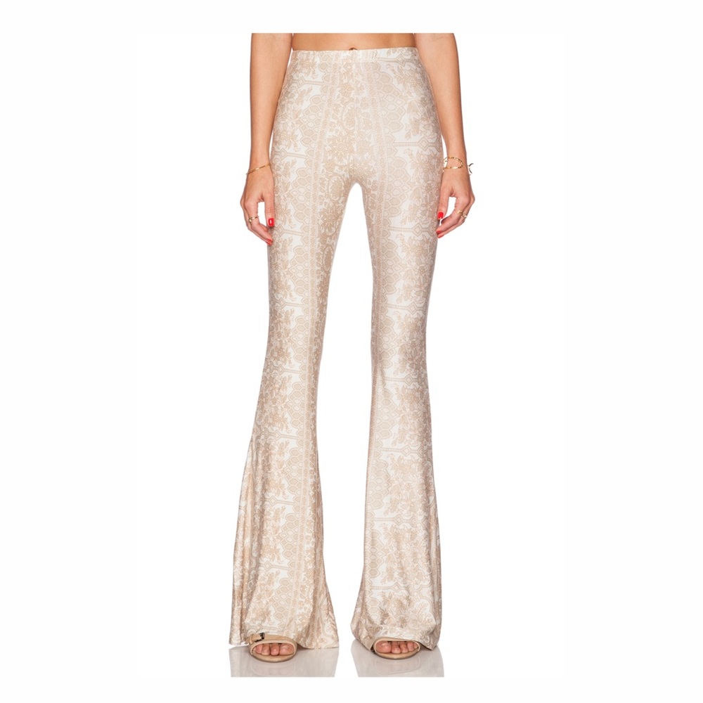 Novella Royale • Janis Bells